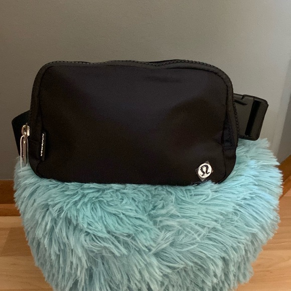 lululemon athletica Handbags - BRAND NEW LULULEMON BLACK BAG! NWT! SMOKE FREE HOME!